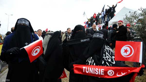   تونس , 	 النقاب في تونس , 	 السلفيون في تونس , 	 الشرطة التونسية , 	 الجيش التونسي , 	 الأمن في تونس